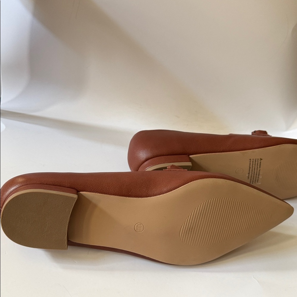 Elegant Brown Leather Loafers with Gold Accent Chain Across Front - Picture 6 of 6